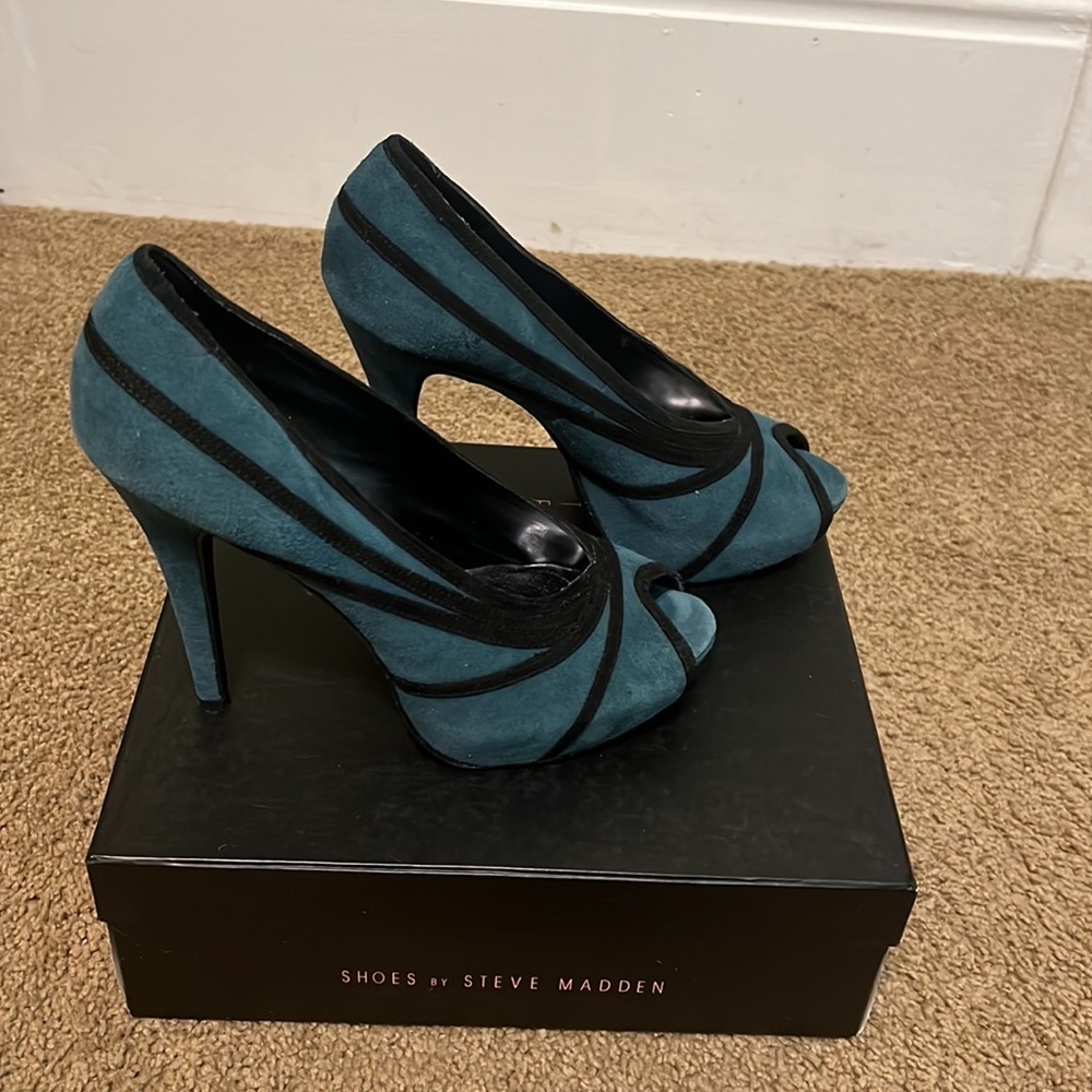 Steve Madden teal and black suede heels